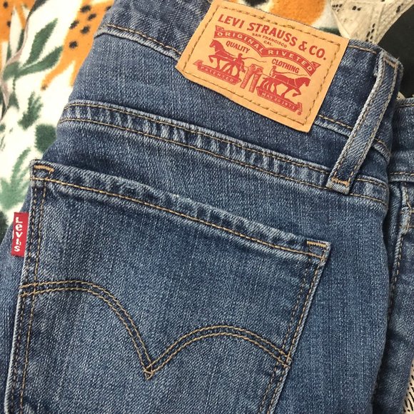 711 levi's